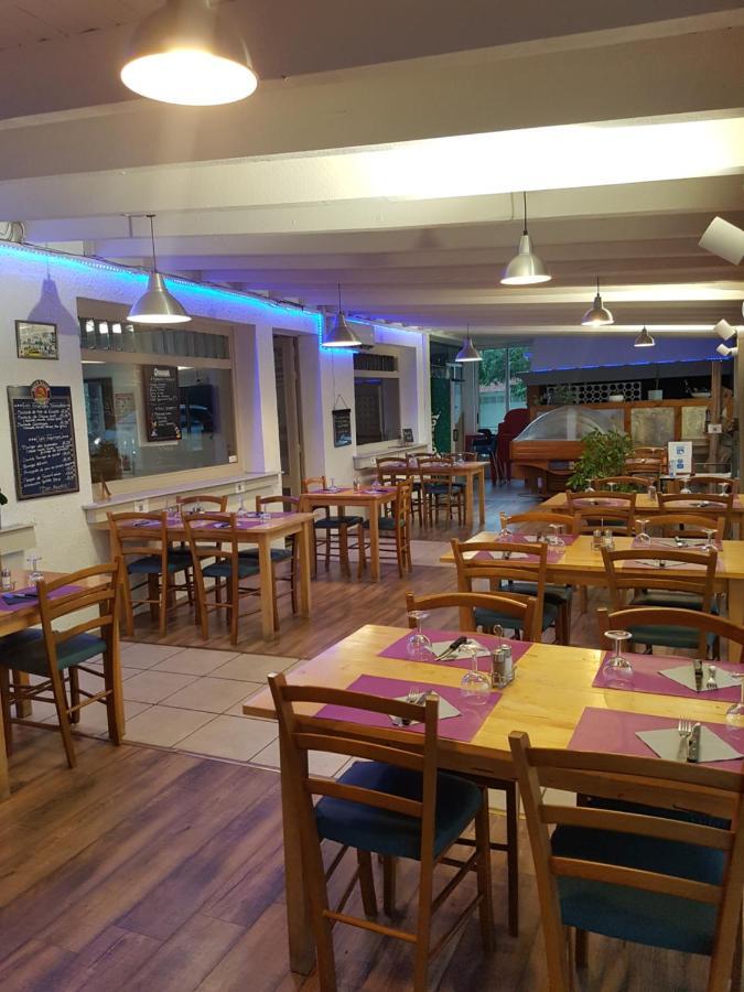 Le Sporting Hotell Beaumont-sur-Leze Exteriör bild