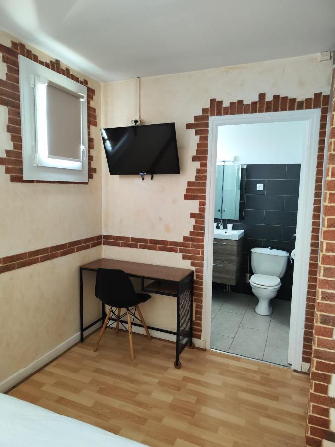 Le Sporting Hotell Beaumont-sur-Leze Exteriör bild
