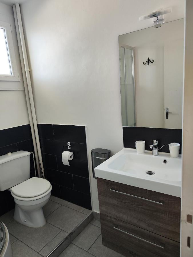 Le Sporting Hotell Beaumont-sur-Leze Exteriör bild