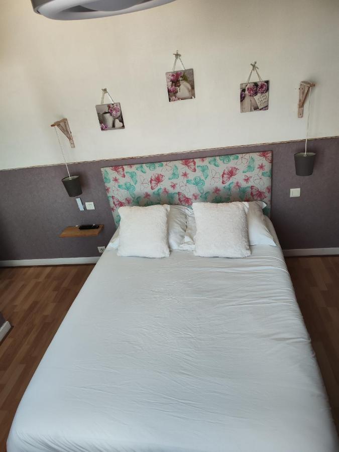 Le Sporting Hotell Beaumont-sur-Leze Exteriör bild